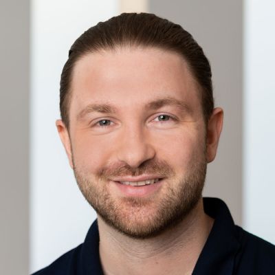 Abbildung: ZA Niklas Gillenberg | Zahnarzt Weiden | Spezialist für Parodontologie, Implantologie, Ästhetische Zahnheilkunde