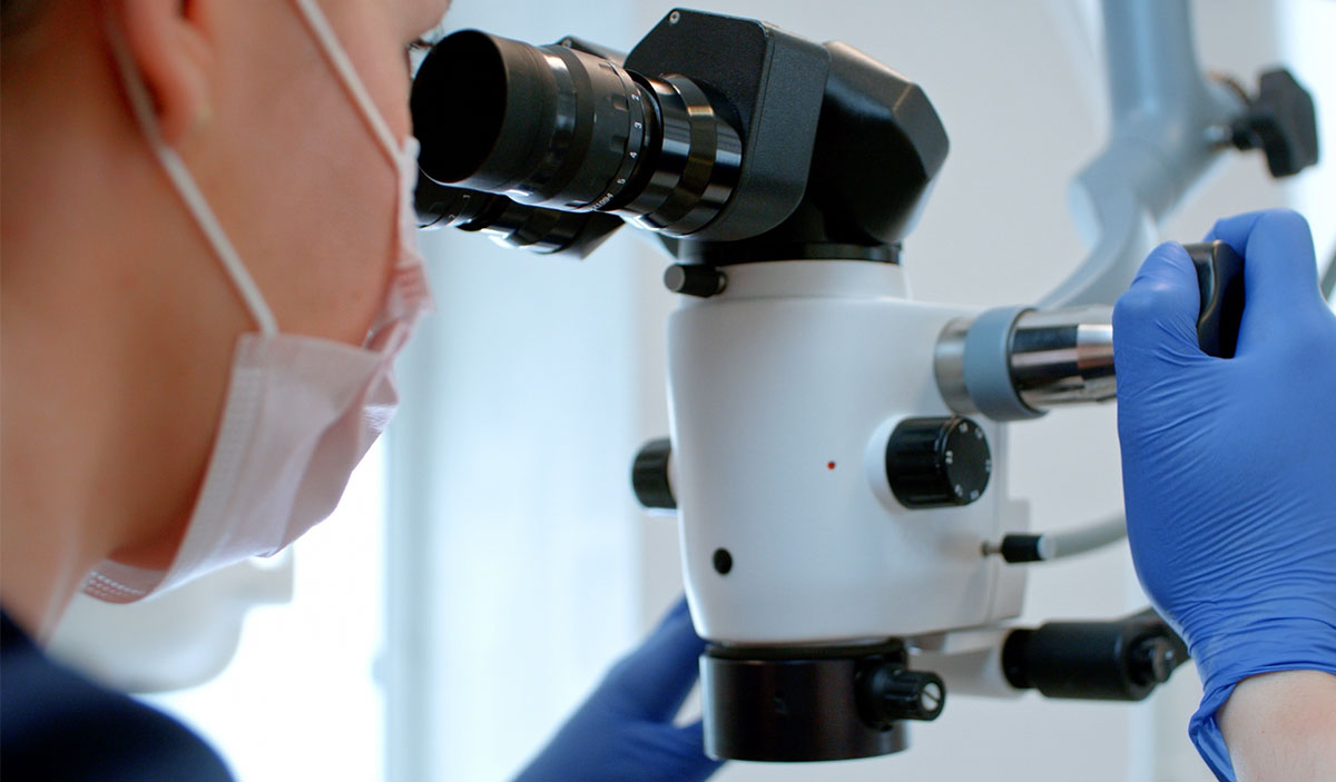 Abbildung: Endodontische Behandlung: entzündete Zähne erhalten - mit Hilfe professioneller Wurzelkanalbehandlung